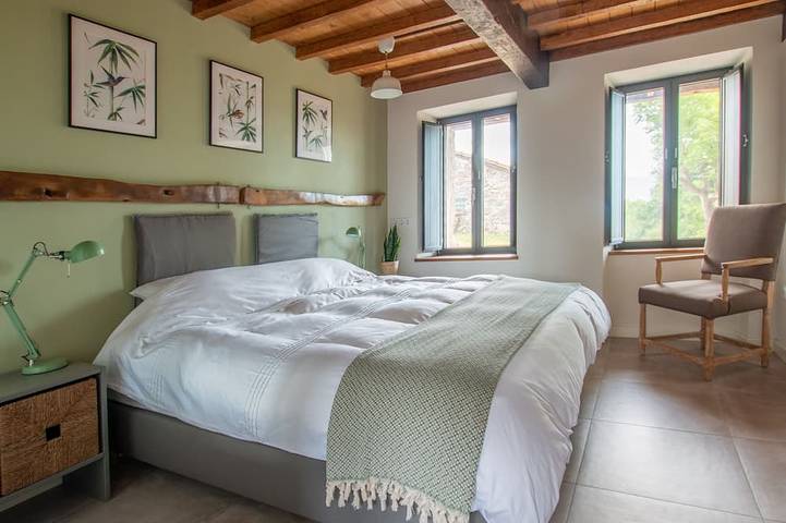 Views of the Picos de Europa in a house designed for all seasons in Cangas de Onís, Côte Cantabrique