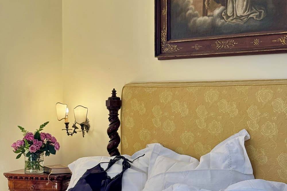 Villa with panoramic pool • Passignano sul Trasimeno, Umbria in Passignano sul Trasimeno, Lake Trasimeno