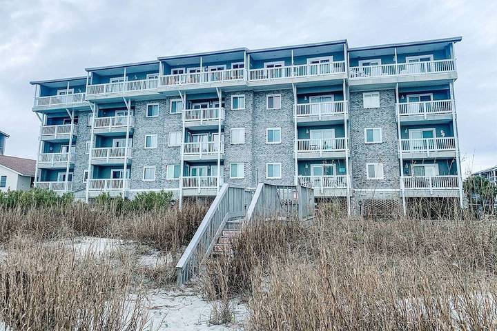 Vacation rental for 6 people, with balcony and pool in Surfside Beach