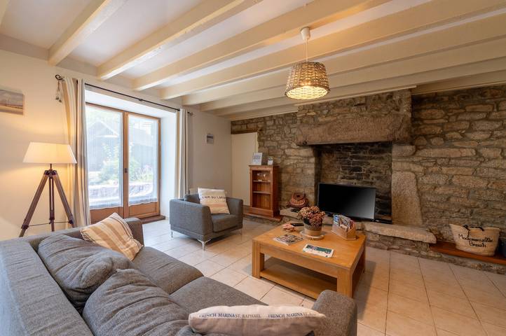 Cottage 'Domaine De Lestroué- Île Aux Moines' with Shared Pool, Private Terrace and Wi-Fi in La Vraie-Croix, Vannes region