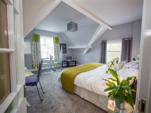Deluxe Studio in Merthyr Tydfil, Brecon Beacons