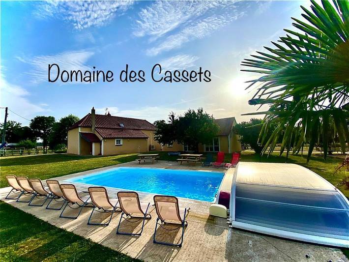 Location de vacances pour 10 personnes, avec terrasse ainsi que piscine et jardin à Paray-le-Frésil