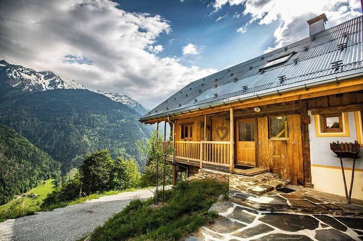 Location de vacances pour 13 personnes, avec balcon à Queige