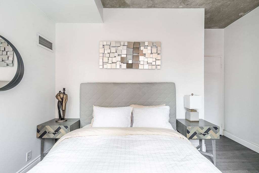 Entire apartment, Spacious Corner Loft in King West Toronto in Toronto, Lake Ontario (Canada)