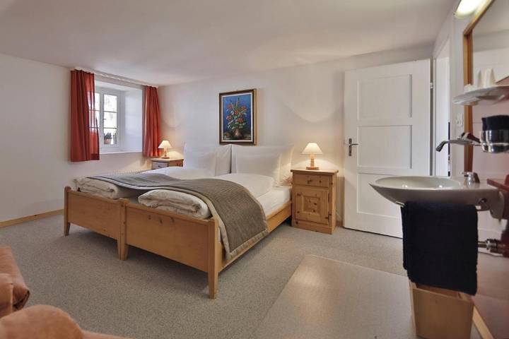 Hôtel pour 4 personnes, avec jardin et piscine ainsi que sauna et jacuzzi à Zernez - 4