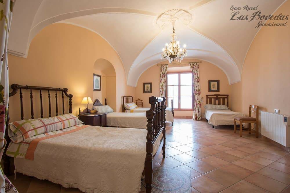 Casa Rural para 16 personas en el Parque Natural Sierra Norte de Sevilla in Guadalcanal, Sierra Morena