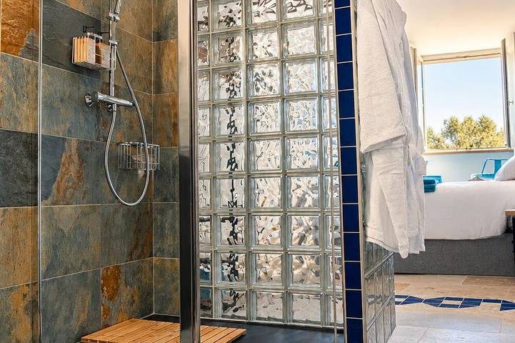 Ganze Wohnung, 1693 – 4* Charming apartment with a suite, jacuzzi, and a terrace overlooking the river in Limoux, Limoux und Umgebung