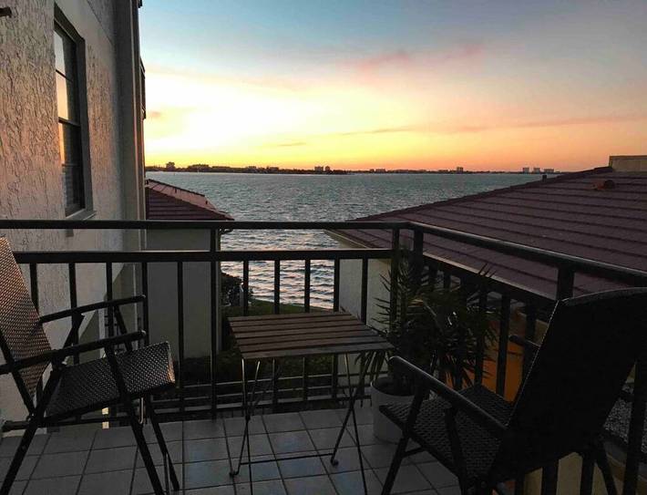 Vacation rental for 3 people, with balcony and pool in St. Petersburg (FL)