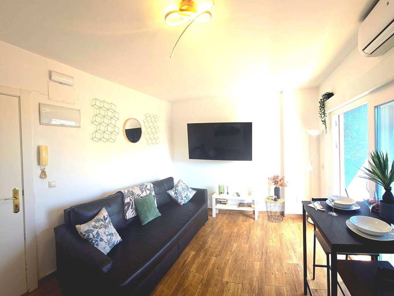 Ganze Ferienwohnung, Ferienwohnung für 3 Personen mit Meerblick in Torremolinos Zentrum, Torremolinos