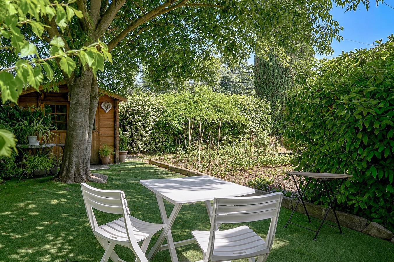 Entire studio, Le Micocoulier Studio in Meyreuil, Mediterranean Coast (France)