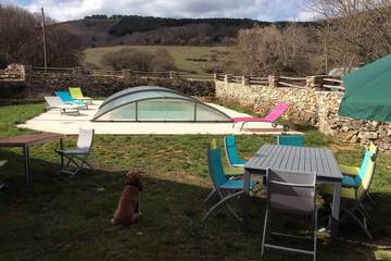 Gîte pour 18 personnes, avec jardin à Pardailhan