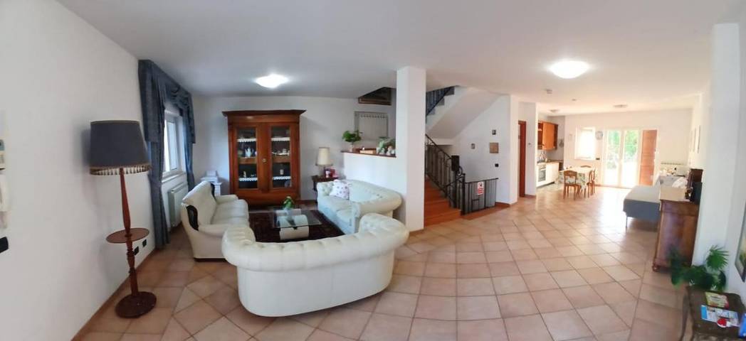 Casa vacanza per 5 persone, con panorama e giardino, con animali domestici in Latina