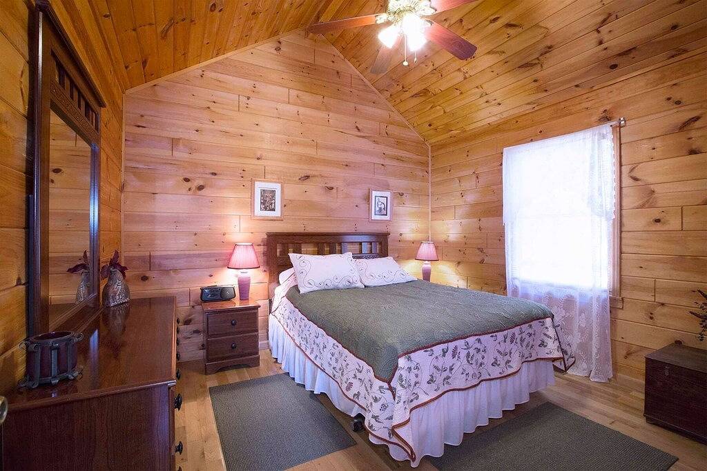 Charming & Romantic with Mtn Views and Hot Tub in Chattahoochee National Forest