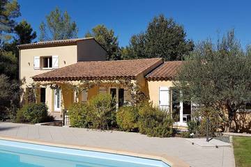 Location de vacances pour 8 personnes, avec jardin et terrasse à Callas