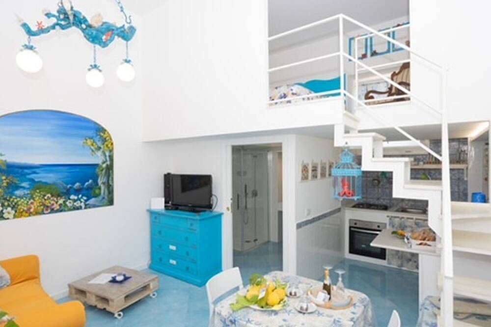 Comfortable Camera Suite Tritone for up to 3 guests in Anacapri, Naples Province