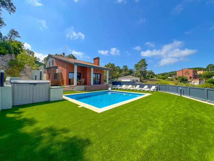 Chalet para 14 personas, con terraza además de piscina y jardín, Se admiten mascotas - 1