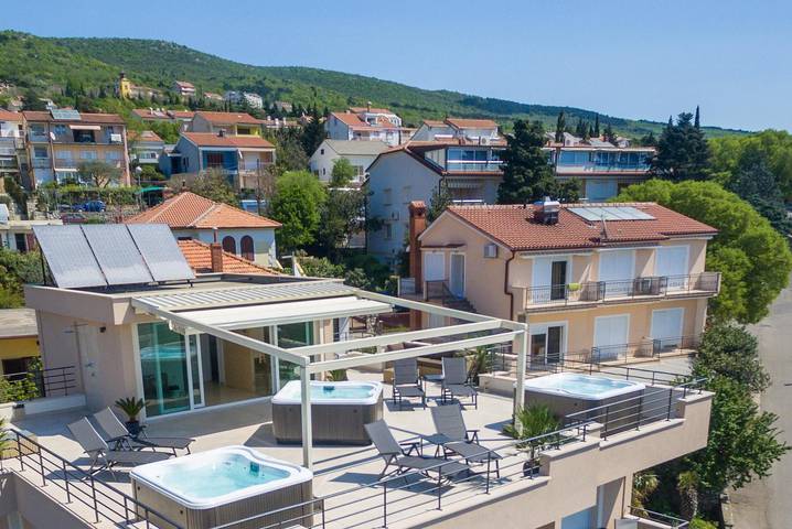 Apartamento para 4 personas, con jacuzzi y balcón, Se admiten mascotas en Croacia