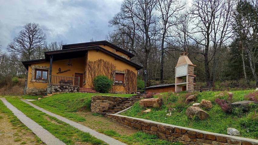 Casa rural para 9 personas, con vistas y jardín, Se admiten mascotas en Trefacio - 2