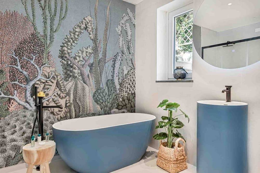 Casa Tre Uliva – The Elegance of Silence, the Luxury of the Genuinein the most authentic heart of Corniglia, Casa Tre Uliva comes to life in 2025: a high-end guesthouse that redefines the concept of hospitality in the Cinque Terre. Four charming rooms, in Corniglia, Vernazza Municipio