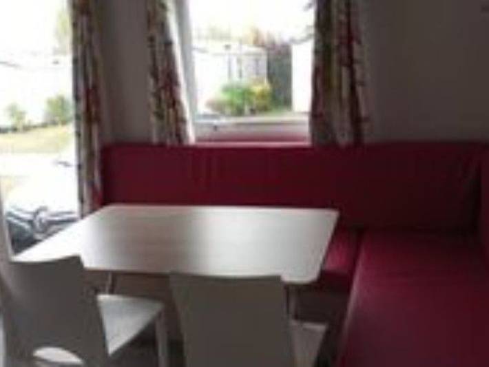 Camping pour 4 personnes, avec terrasse et piscine dans L'Aubrac - 4