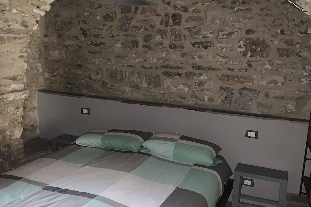 Ganze Wohnung, Urige Ferienwohnung in einer alten Oelmühle in Montegrazie, Imperia