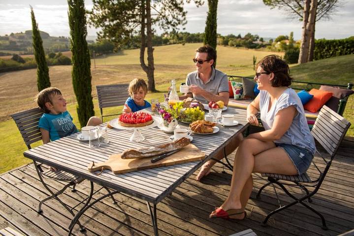 Gîte pour 6 personnes, avec vue ainsi que piscine et jardin à Sainte-Livrade-sur-Lot - 4