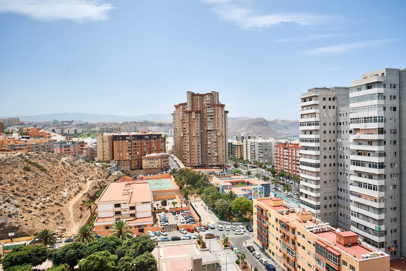 Work & Pet friendly Urban Flat close to the Beach in Las Palmas de Gran Canaria Centre, Las Palmas de Gran Canaria