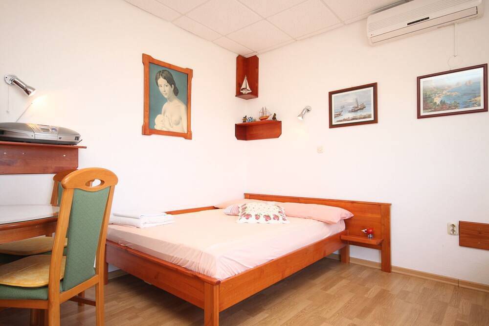 Entire apartment, Studio flat with terrace and sea view Preko, Ugljan (As-8224-b) in Preko, Ugljan Island