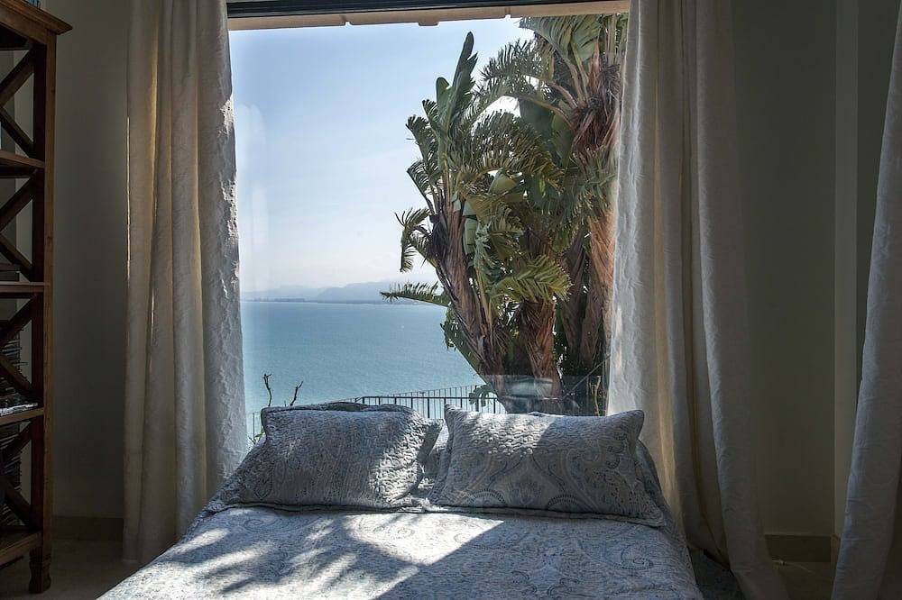 Luxury Villa  in Valencia Coast. Wi Fi & private infinity saline pool near golf. in Platja de Cap Blanc (Cullera), Cullera