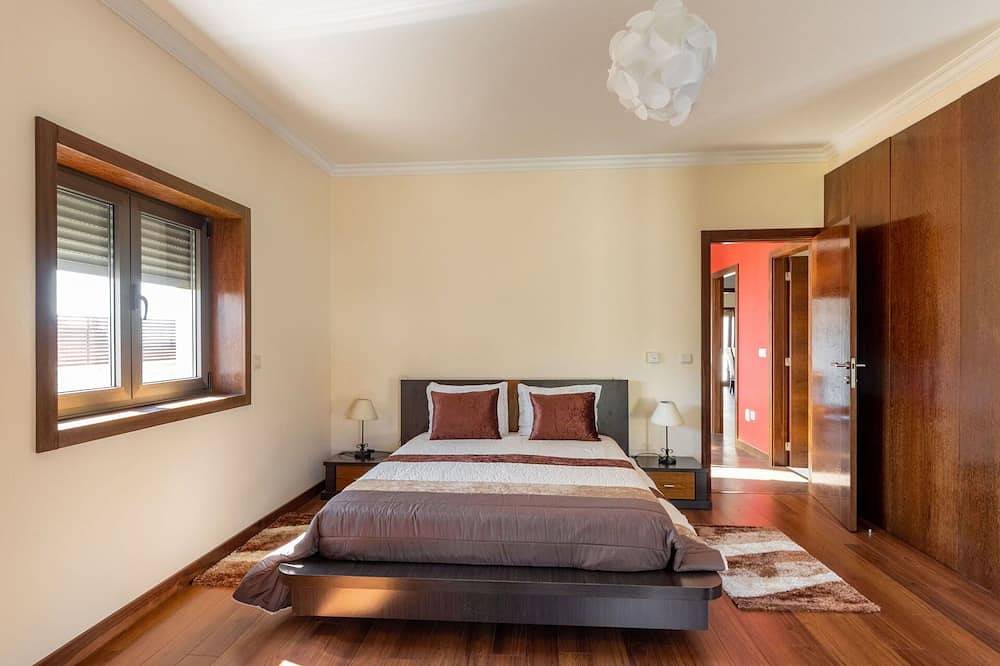 Oszałamiający niezależny dom wakacyjny dla 10 gości z wanną z hydromasażem, Wi-Fi, Tv i taras in Mar, Belinho e Mar