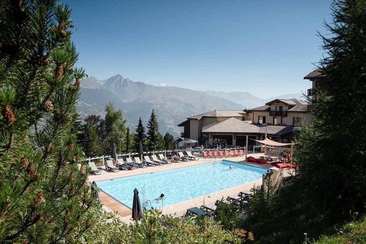 Hôtel pour 2 personnes, avec terrasse ainsi que vue et piscine, animaux acceptés