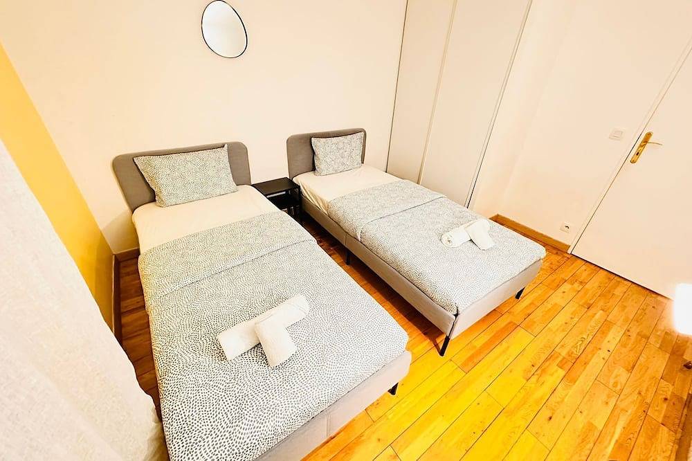 Appartement entier, 2Br+Salon+Parking La Défense, 10 min walk to metro in Courbevoie, Hauts-de-Seine