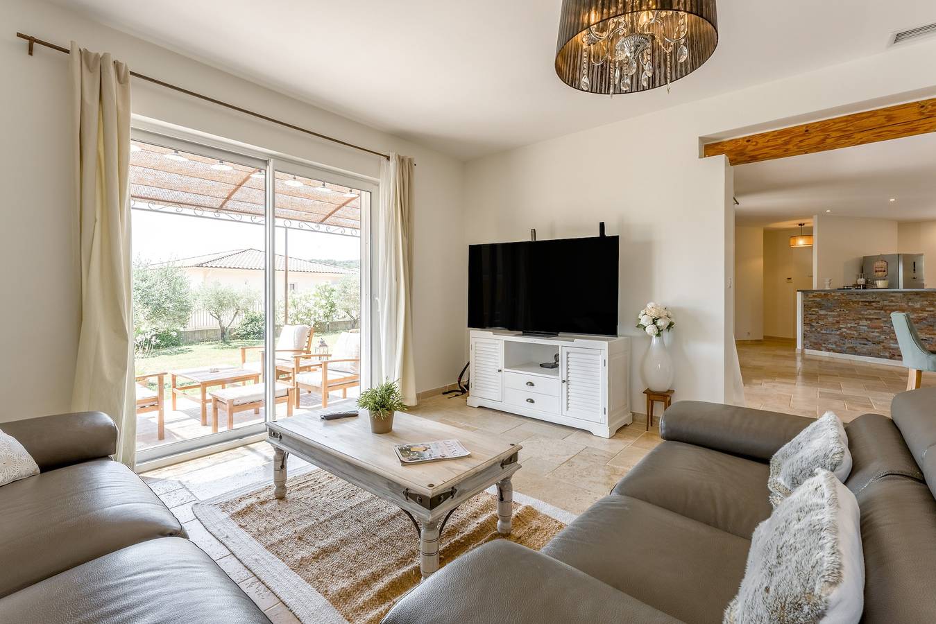 Villa « Margot » avec terrasse privée, Wi-Fi et climatisation in Goudargues, Région de Nîmes