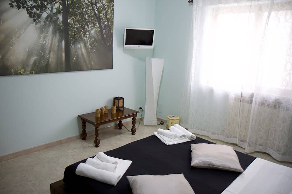 Entire apartment, Domus Palombi - Large apartment 200 m from the station and 700 m from the sea in Ladispoli, Rome Province