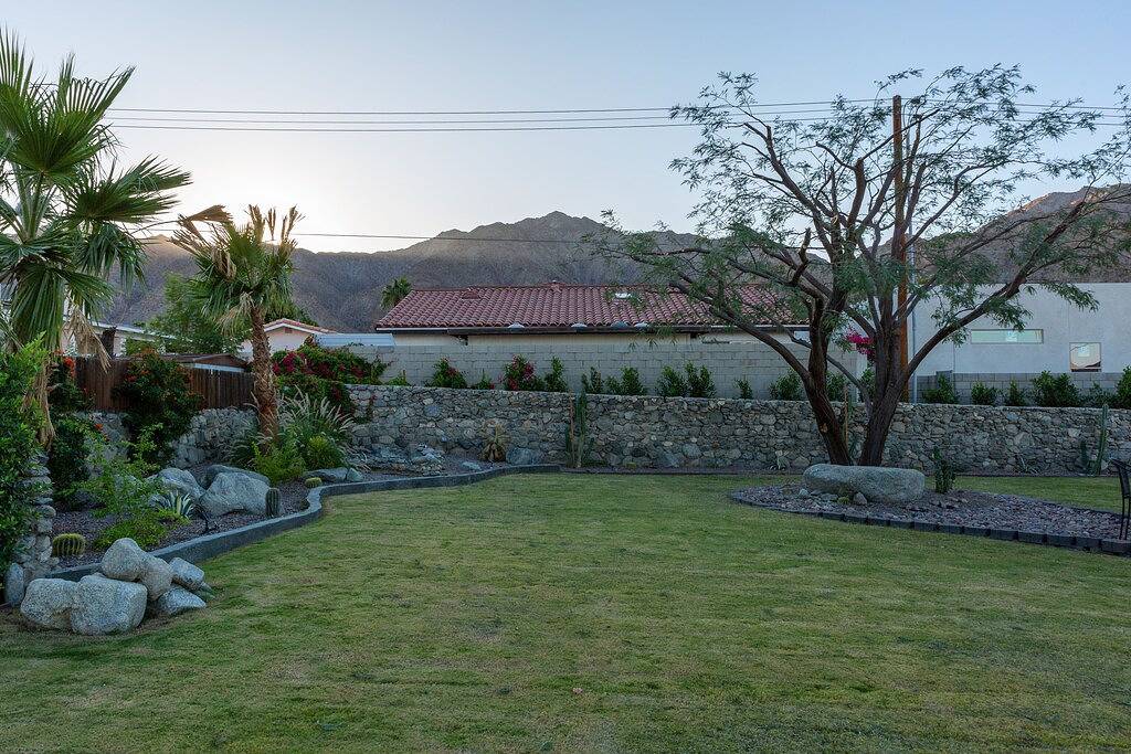 Reisen Sie in der Zeit zurück zu diesem wunderschönen Umbau der 1950er Jahre in La Quinta (CA), Coachella Valley