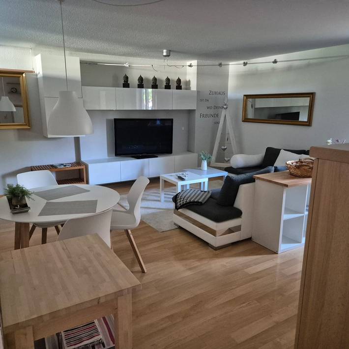 Hel lägenhet, Holiday Apartment 'Kleine Pause' with Private Terrace and Wi-Fi in Emmendingen, Südschwarzwald