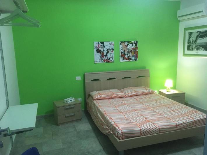 Location de vacances pour 2 personnes, avec jardin ainsi que balcon et vue à Reggio de Calabre - 3