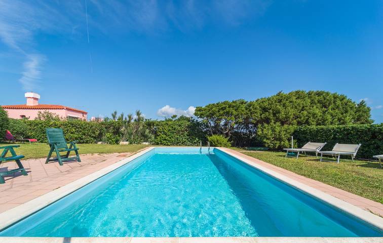Villa La Rocca avec piscine, Wi-Fi, balcon, terrasse, vue sur la mer in Punta De Su Turrione, Stintino