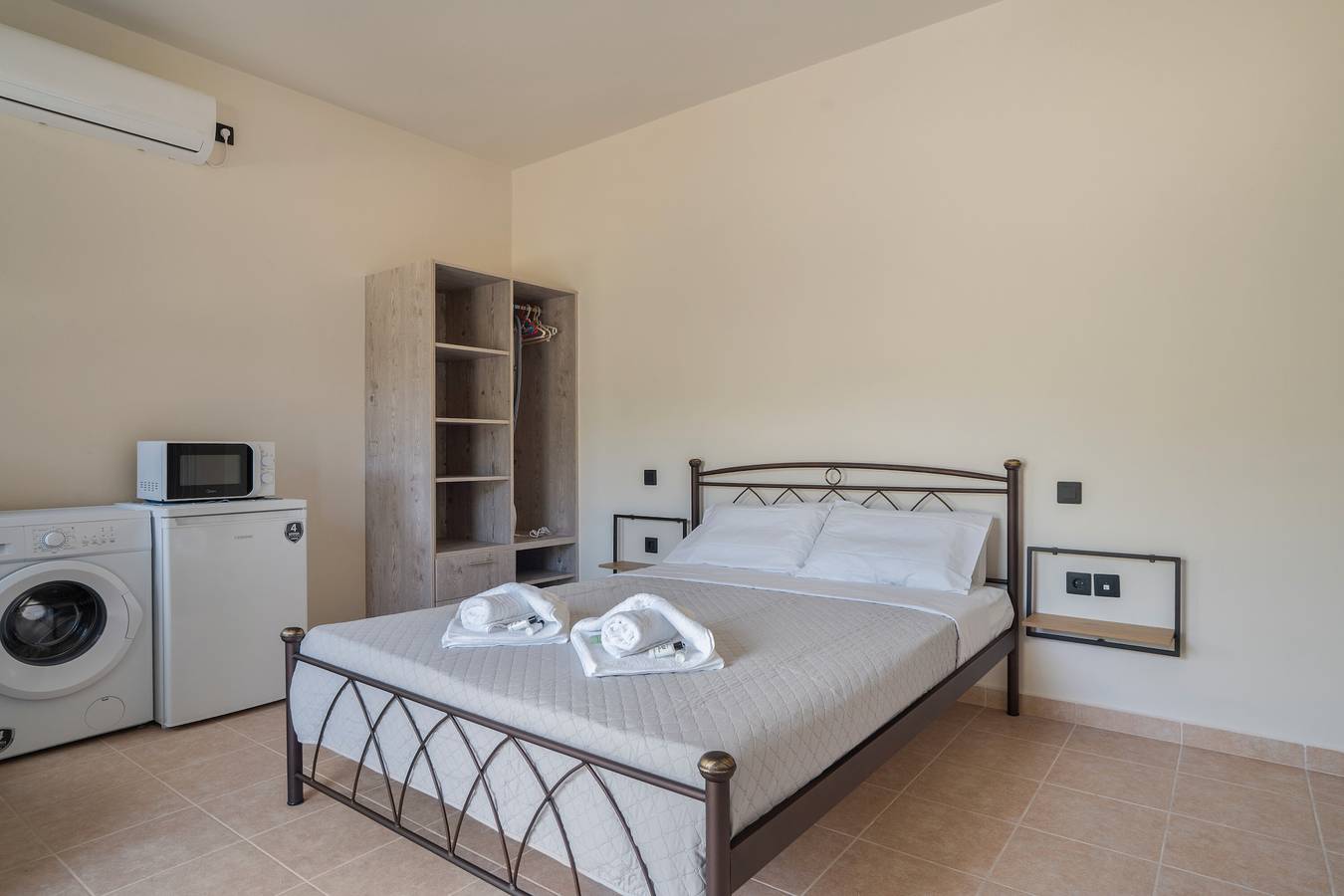 Gehele studio, Appartement 'Panagis 1' met uitzicht op de bergen, Wi-Fi en airconditioning in Kefalonia