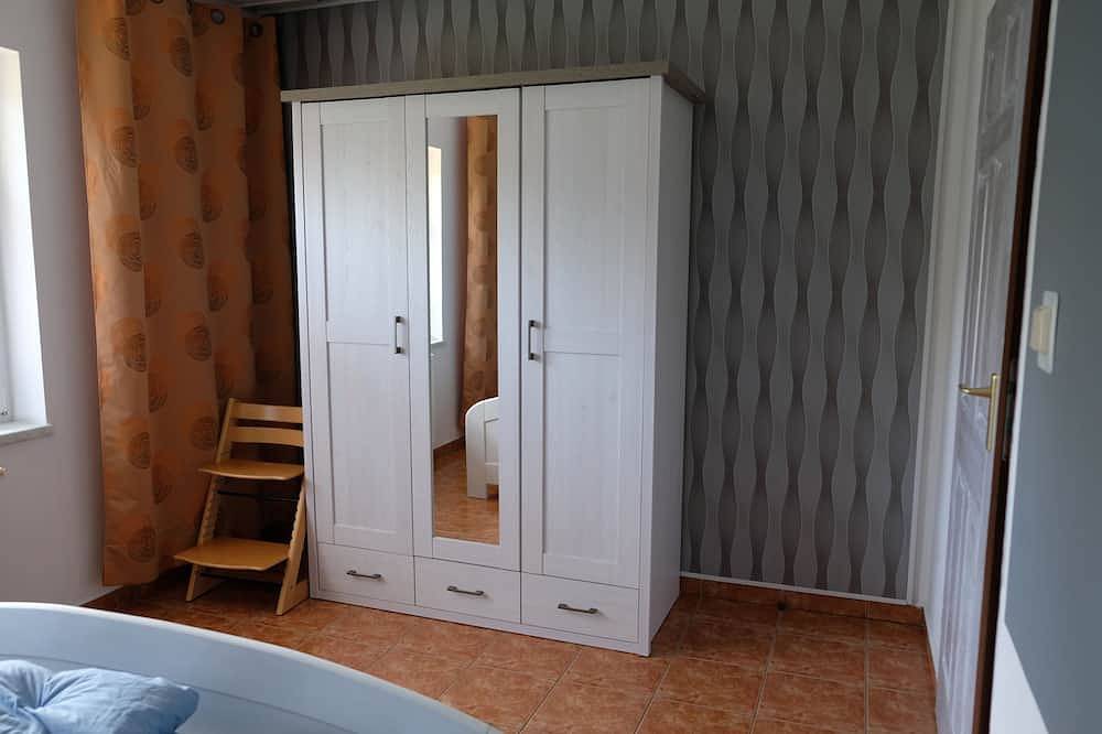 Ganze Wohnung, 3 Zimmerwohnung  mit Terrasse, 450m vom Sandstrand, nah am Naturpark, Garten in Rowy, Slowinzischer Nationalpark