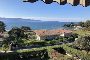 Gîte pour 4 personnes, avec terrasse dans Plage Marinella