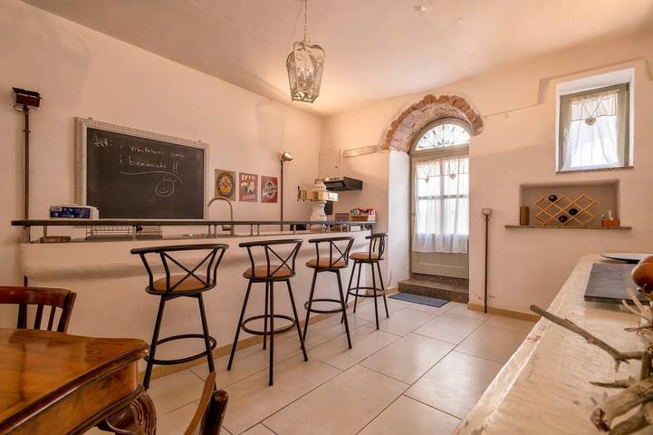 Appartamento intero, Appartamento 'The Bar 2 Live In' con Wi-Fi in Chiaramonti, Provincia di Sassari