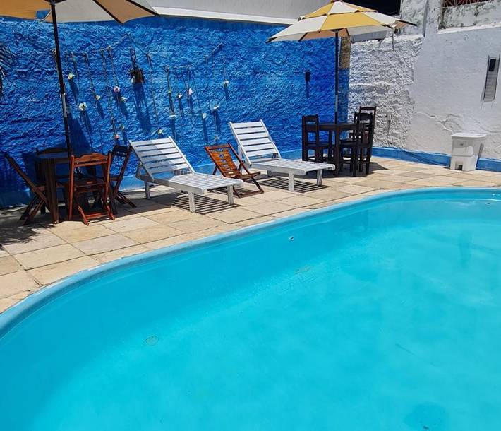 Auberge pour 6 personnes, avec terrasse et bassin pour enfant ainsi que jardin et piscine, animaux acceptés