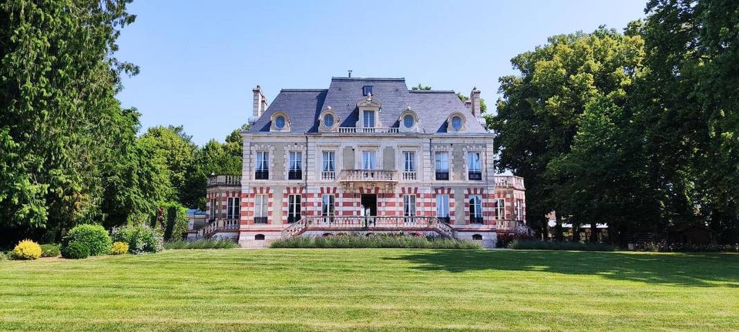 Maison d’hôte pour 2 personnes, avec jardin et piscine ainsi que vue et sauna à Saint-Germain-du-Plain