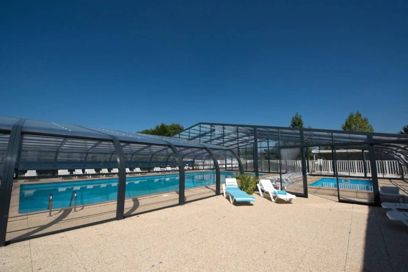 Zecamping 3* piscine couverte dog friendly locatif Tv Lv Bbq 33m2 in Talmont-Saint-Hilaire, Vendée