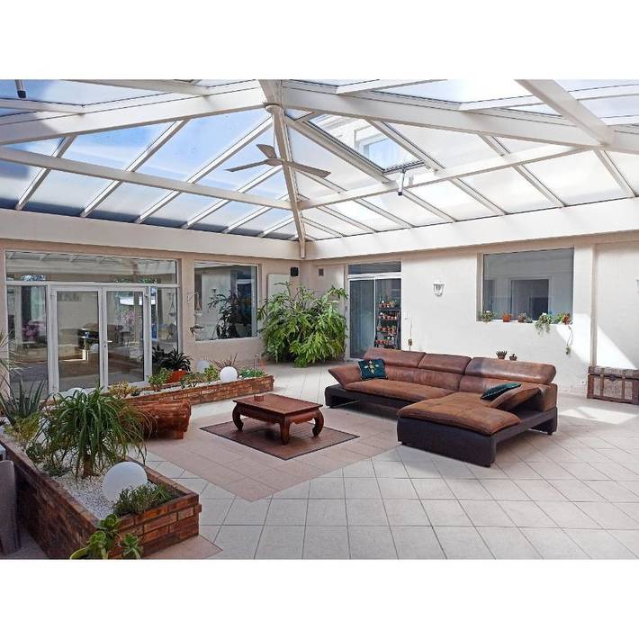Chambre d’hôte pour 4 personnes, avec Terrasse et Jardin ainsi que Piscine et Vue