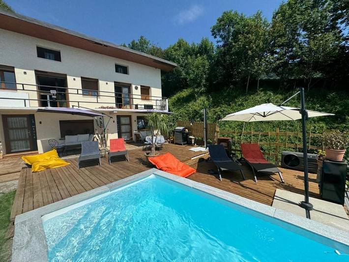 Location de vacances pour 2 personnes, avec piscine ainsi que vue et jardin à Aigueblanche - 2