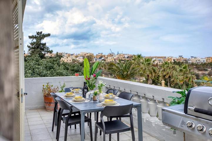 Villa voor 12 personen, with Balkon and Terras as well as Tuin and Uitzicht in Malta
