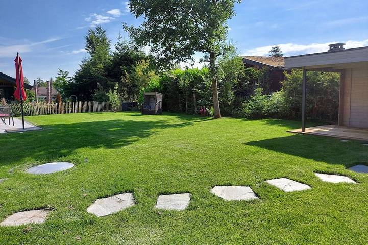 Ferienhaus für 4 Personen, mit Whirlpool und Terrasse sowie Garten und Sauna in Bromskirchen