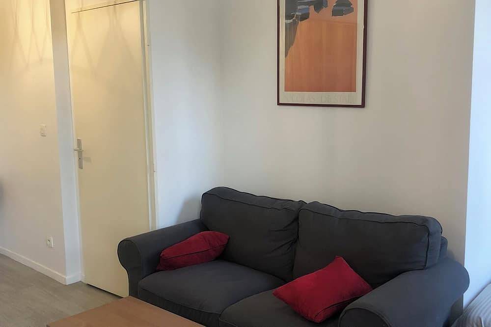 Apartamento entero, Studio 30 m2 Eaubonne with private parking - 25 minutes from Paris in Eaubonne, Valle del Oise